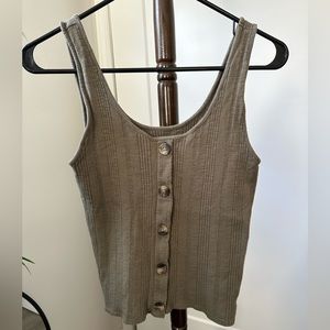 Mid2000s American eagle tank top with tortoise shell buttons. Size M.